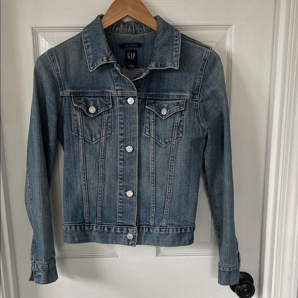 GAP Women's Classic Denim Jacket